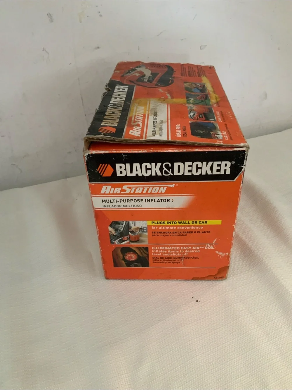 Black & Decker tire inflator. Manual included.
